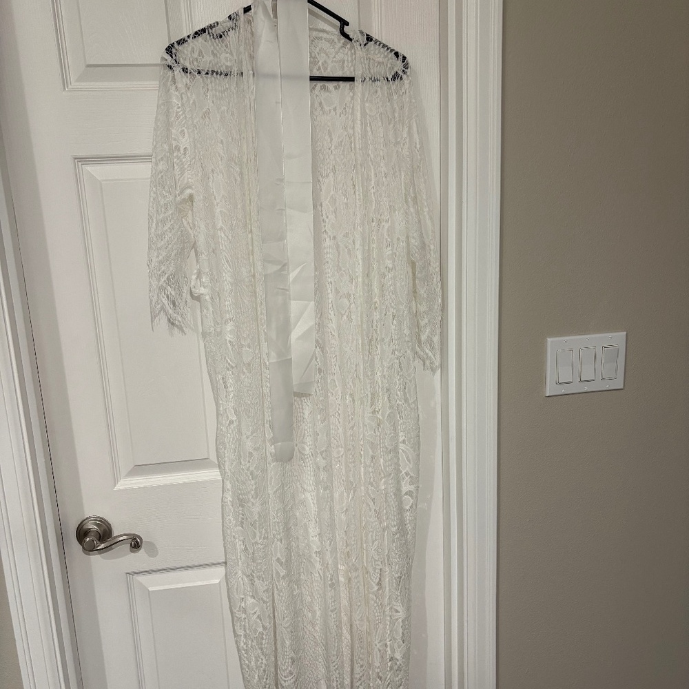 White mid sleeve lace kimono